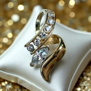 WOMEN’S GOLD-TONE PENDANT NECKLACE – CRYSTAL ACCENTS & MARQUISE STONE